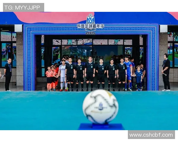 小球童与足球明星的梦幻邂逅与成长故事 小球童与足球明星的梦幻邂逅与成长故事